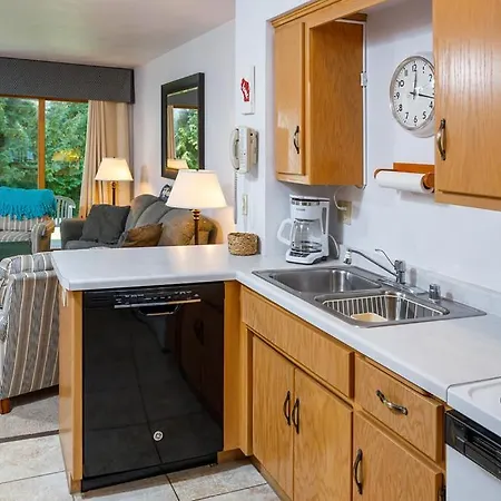 Peacefield At The Hilltop C-4 By Simple Life Rentals
